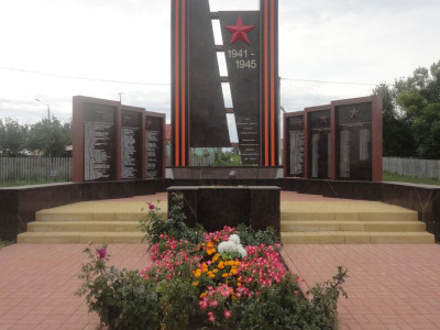 Памятник воинам погибшим в годы Великой Отечественной Войны 1041-1945 гг. в с. Новые Верхиссы.
